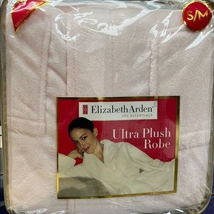 Elizabeth Arden spot essentials, ultra plush robe